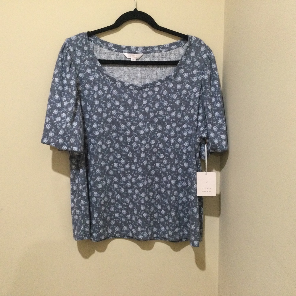 Pretty top by Lauren Conrad Size XXL small floral